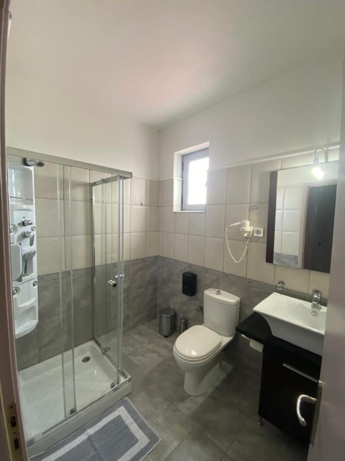 Sozos Inn Hotel วอนิตซา ภายนอก รูปภาพ